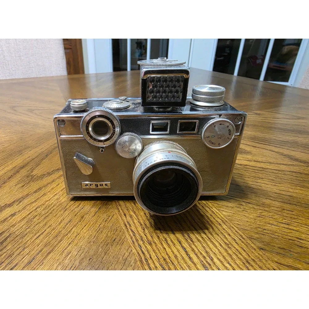 Vintage Argus C3 35mm Rangefinder Tan Camera The Brick w/ Flash & Leather Case